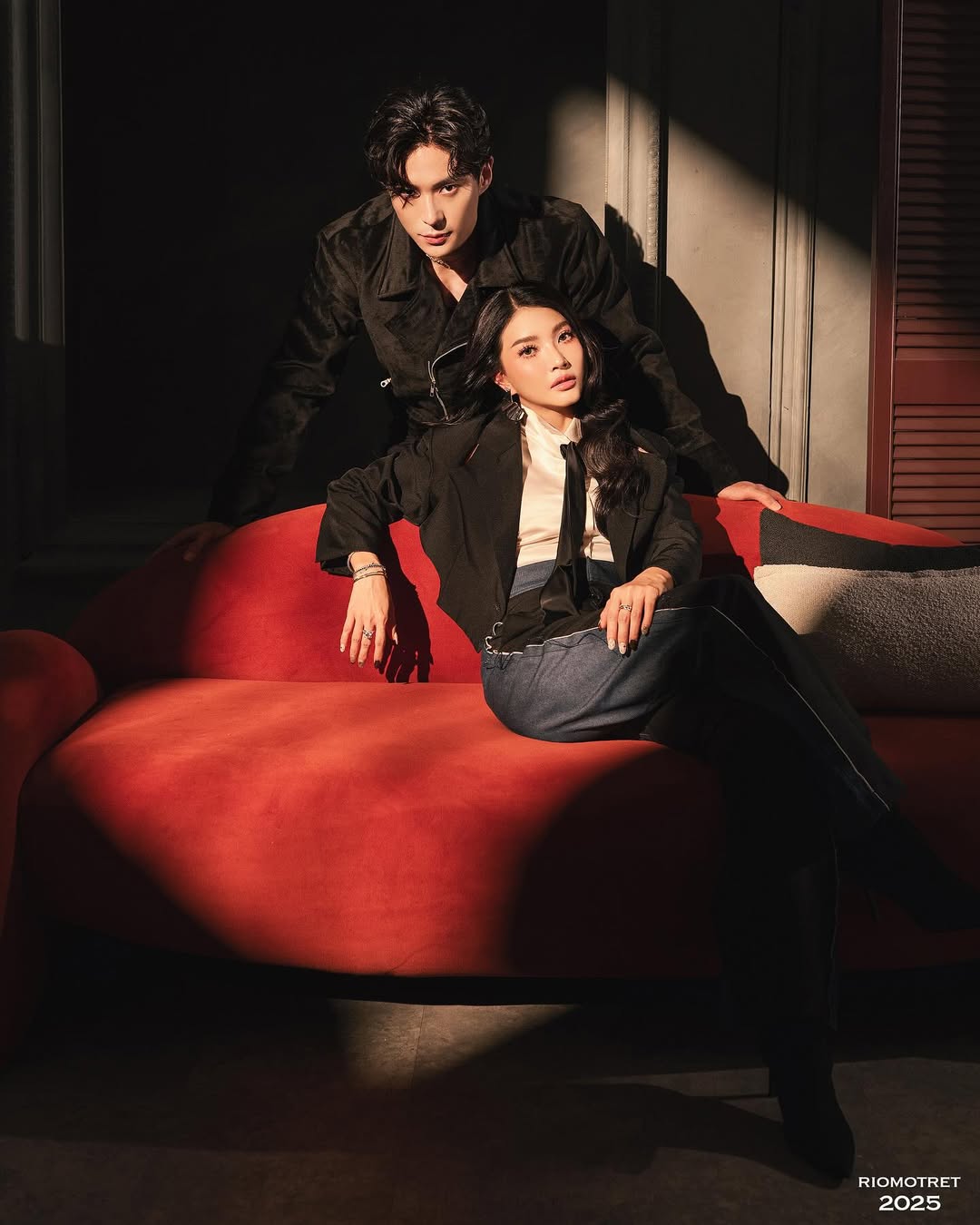 Komta campaign portrait on red sofa