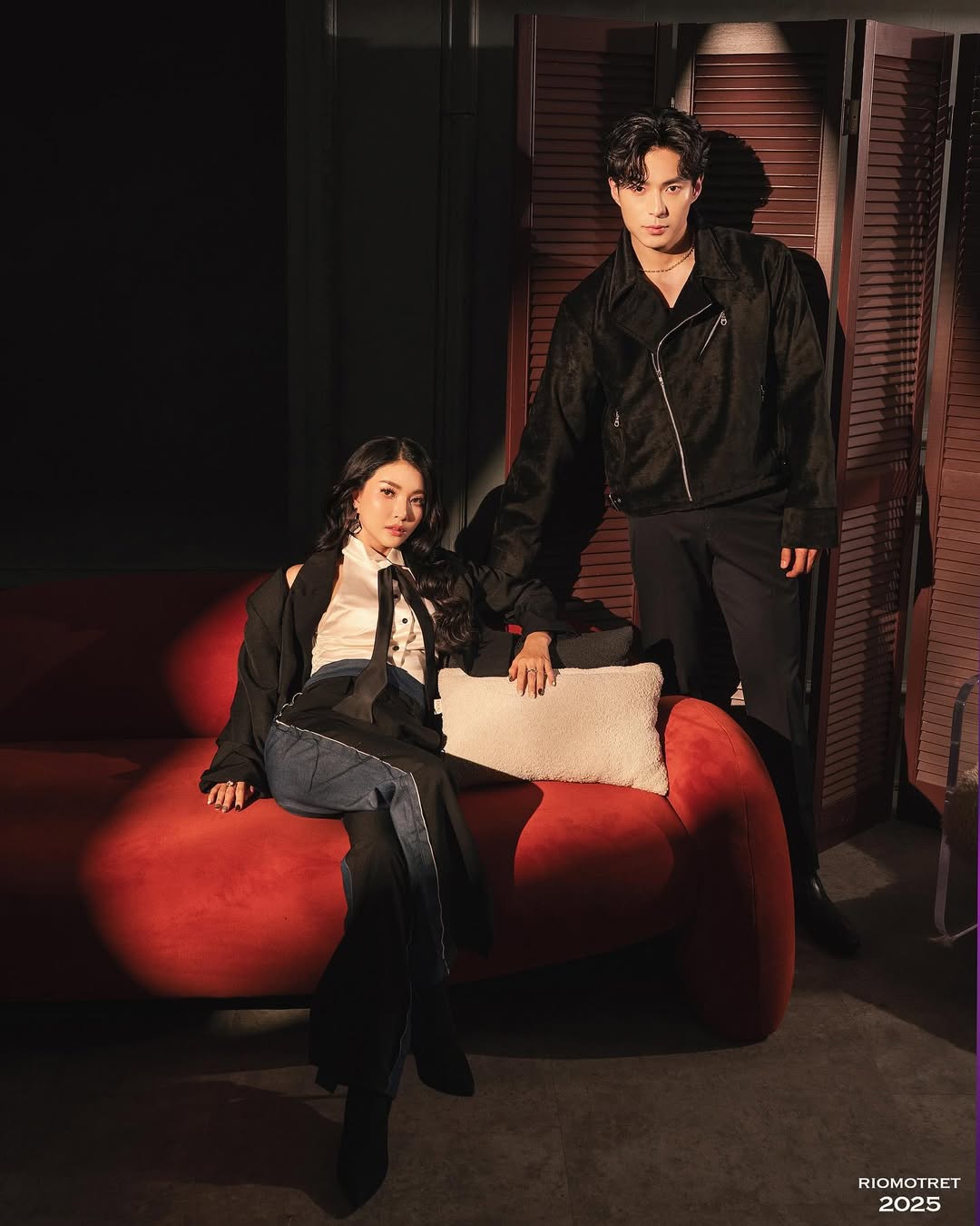 Komta campaign duo in dramatic light